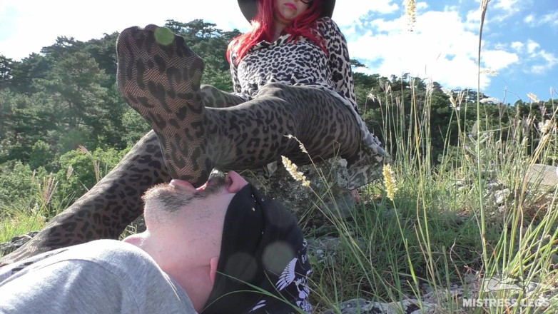 Mistress Legs: Strumpbyxor fotdyrkan och fotgagging utomhus