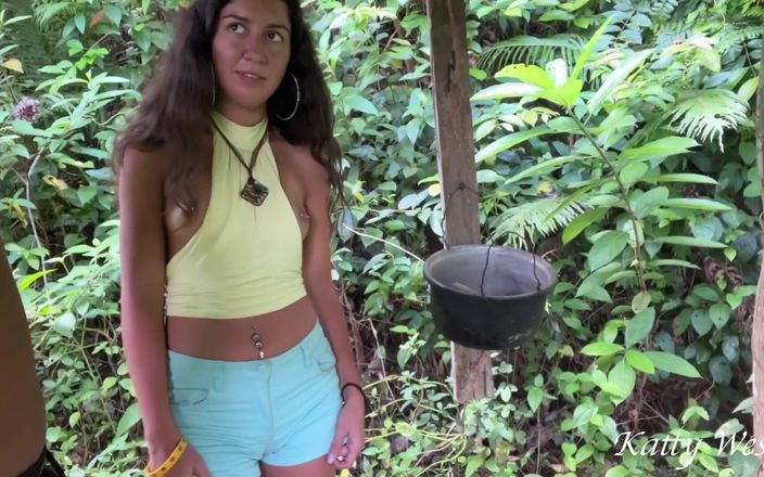 KattyWest: 정글에서 길을 잃고 그녀를 따먹은 야만인을 우연히 발견한 관광객