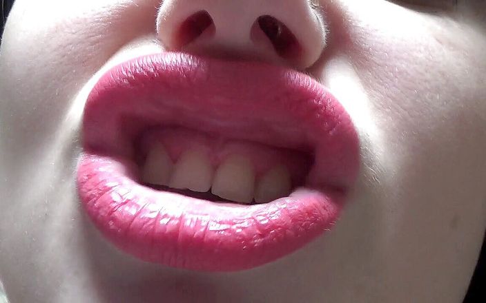 Goddess Misha Goldy: Besos y cara de pato con grandes labios rosas