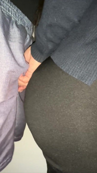 Dívka S Velkými Prsy Tápá Po Cizím Penisu