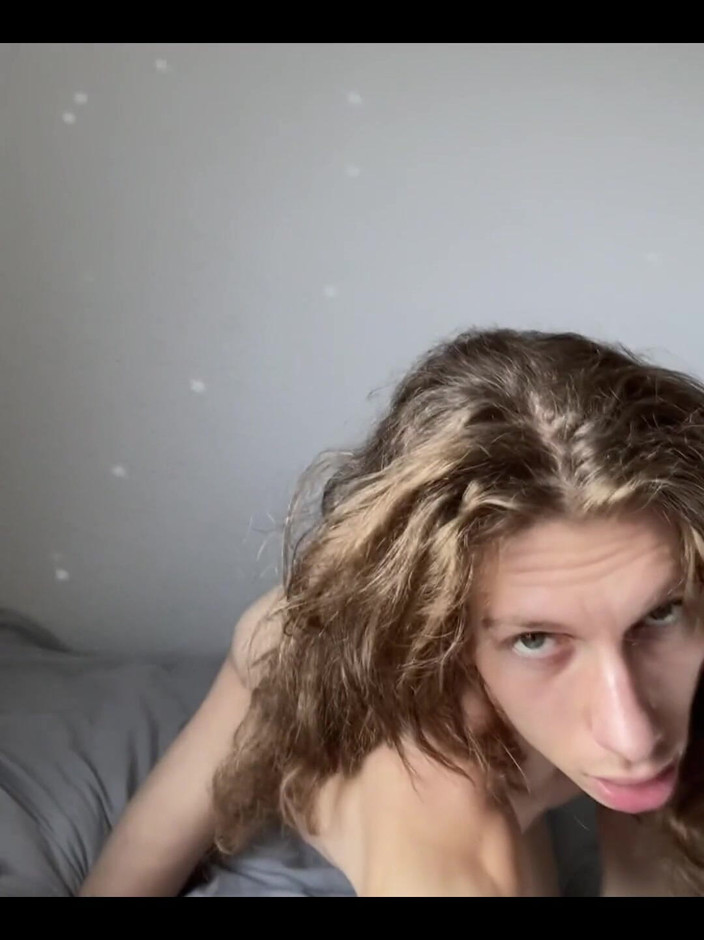 iamtonyrey: Francuski Twink napali się przed kamerą i szarpnie się