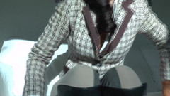 Lady Victoria Valente: Mendapatkan mood untuk sesi ini: dibenarkan menghidu sarung tangan kulit...