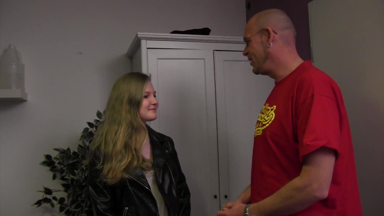 Casting66: Trying Her Pussy for the First Time!!