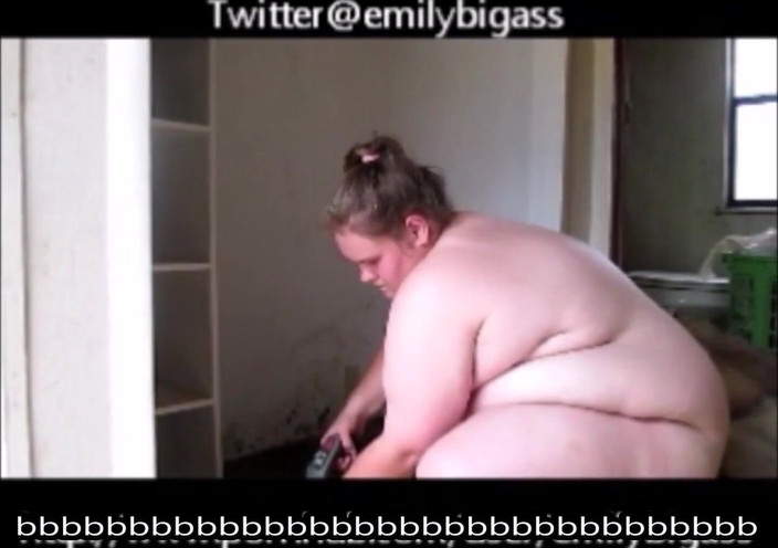 Fat Goddes: Pracując nago w pracy został złapany przez mojego szefa nago