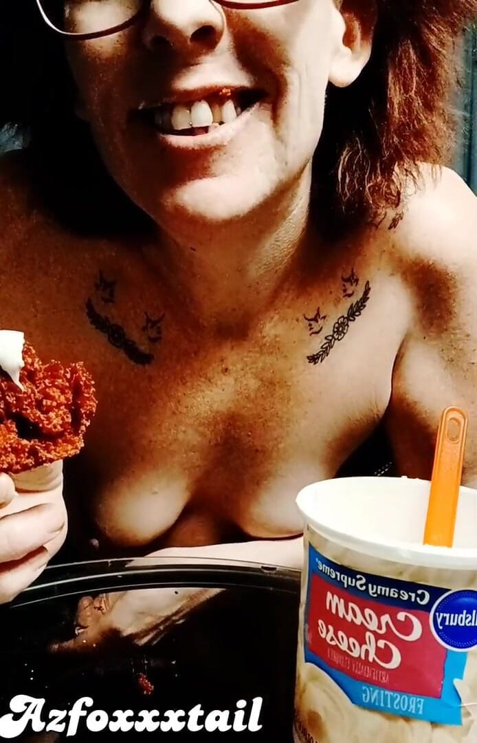 AzFoxxxTailPhelicia: Foodplay-cupcake-full