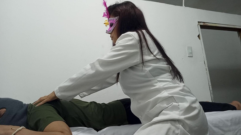 NEGRITA SEXY: Анальна пробка майже ідеально поміщається в мою темну дірку, я збуджена індійська медсестра