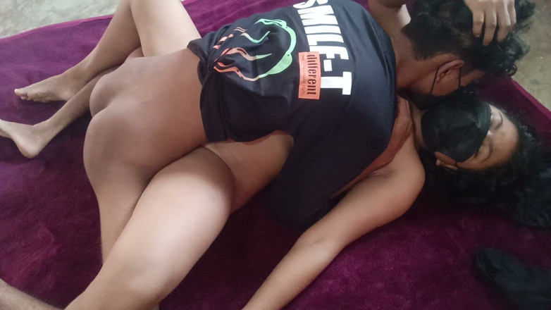 Ayeshaqueen: 대물과 두꺼운 자지로 따먹히는 인도 하리안비 마을 시누이