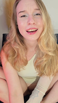Alice klay ngasih footjob yang luar biasa, kakinya dicrot sperma hangat