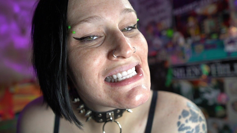 GothBunny6669: Sexy Goth Plays with Their Dentures