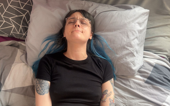 honksofdespair: ทํา Alice Orgasm