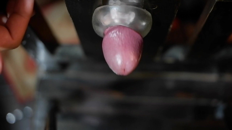 Milky Tata: Nieobrzezanie pieprzyć seks zabawka i sperma na krześle.