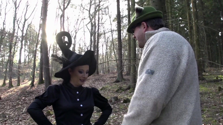 Real Porn Amateur: Brunette milf in a costume of a witch just been...