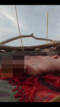 Novia hace paja mi polla en la playa nudista delante de muchos extraños - misscreamy