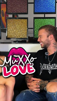 Bimbo Doll Nicol Love má horkou kávu s Brianem Evansxem