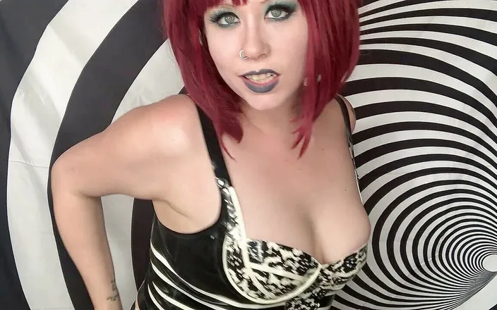 Deanna deadly: Goddess in latex mesmerizes you
