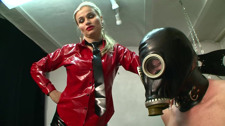 BDSM Deutschland: Dominatrix робить це за всіма правилами мистецтва зі своїми покірниками
