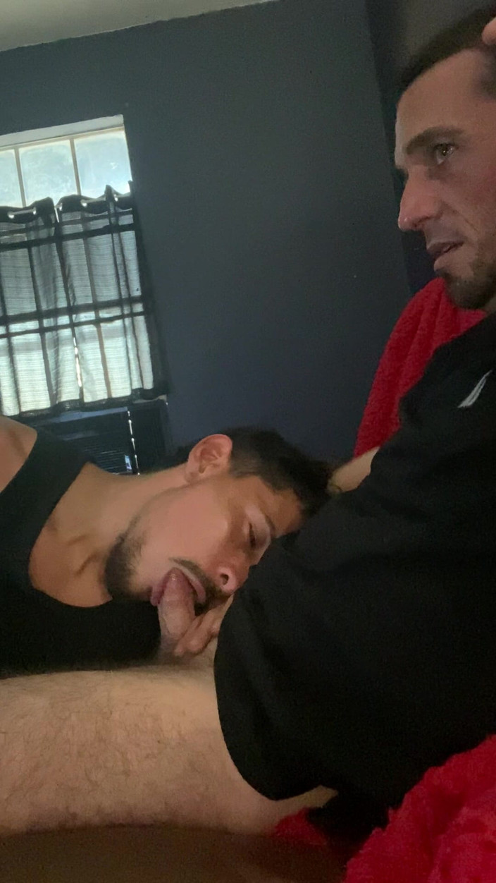 TexasToxicos: ポルノを見て簡単にペニスに惹かれてしまうこと。チンポをしゃぶるのが私たちの一番好きなことなんだ!