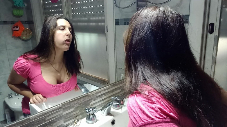 melu_world: Bubblegum Chewing at Mirror - Bunny Looner