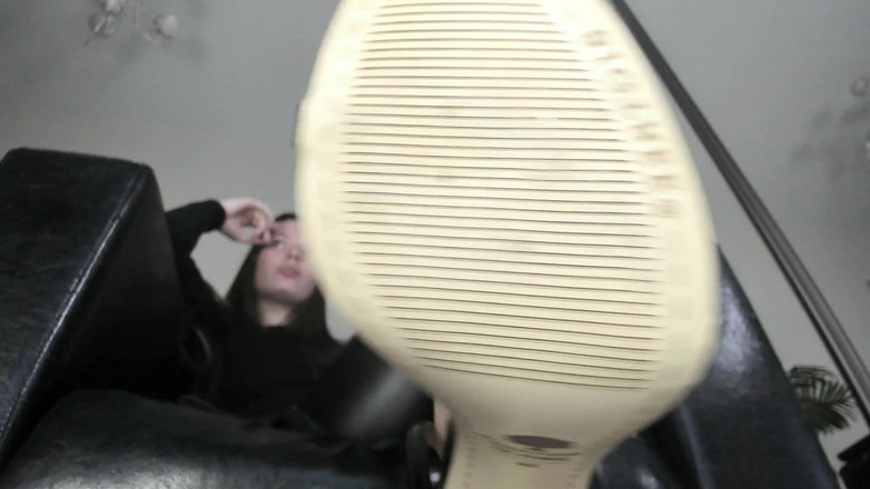 Feet lady: Pod chodidly