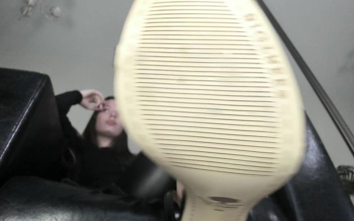 Feet lady: Under the Sole
