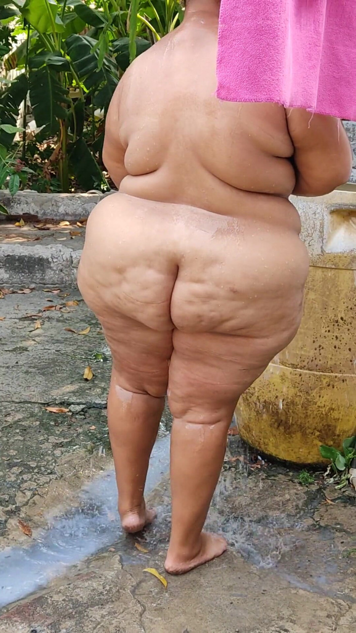 Gordita Culo Rico: My Stepson Spies on Me While I Bathe in the...