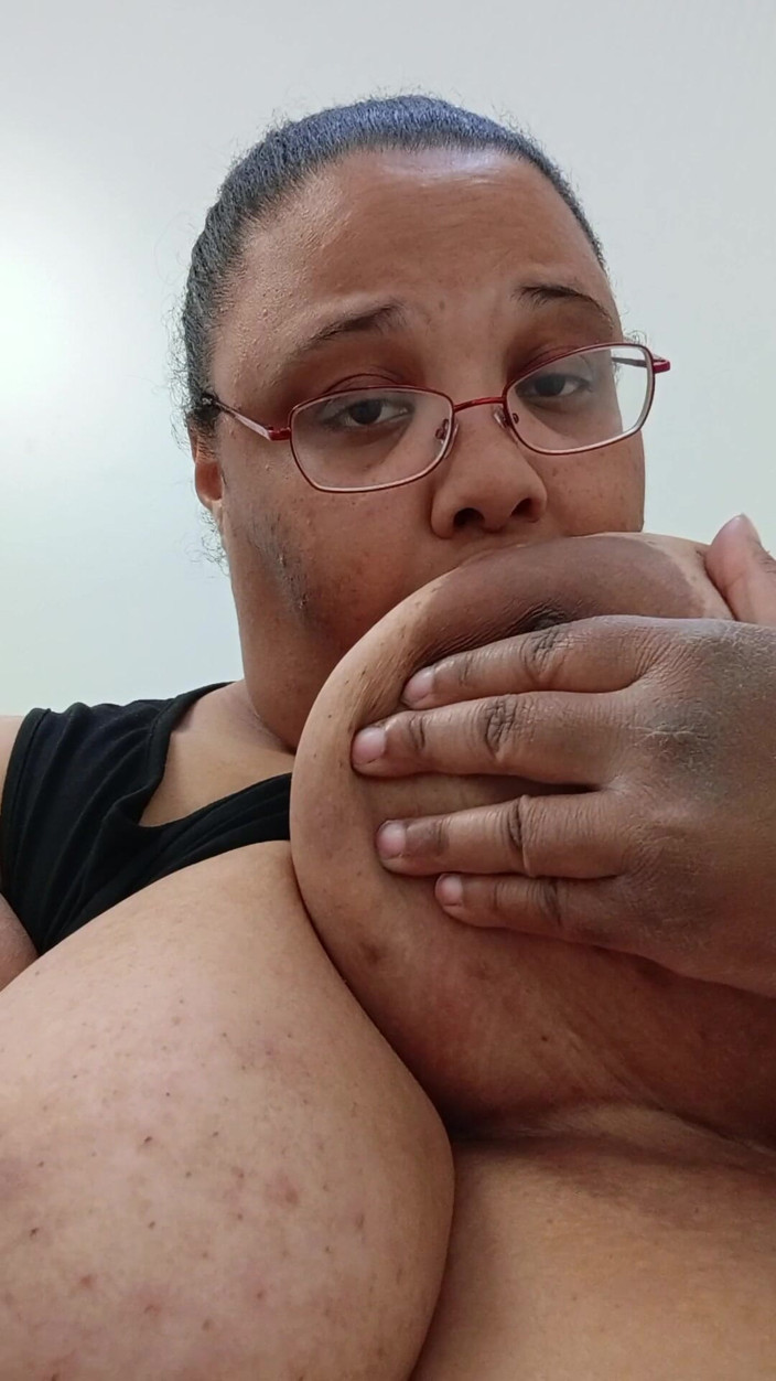 Jessica pigslut: Fat Slut Having Fun in the Fitting Room at Walmart