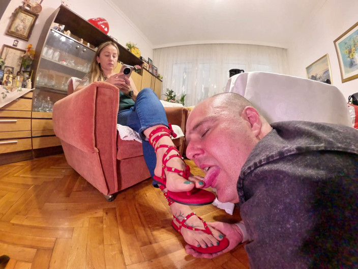 Mistressyammyboots: Unvermeidbare Unterwerfung: Der Grausame Rand Meiner Roten Stacheligen Sandalen