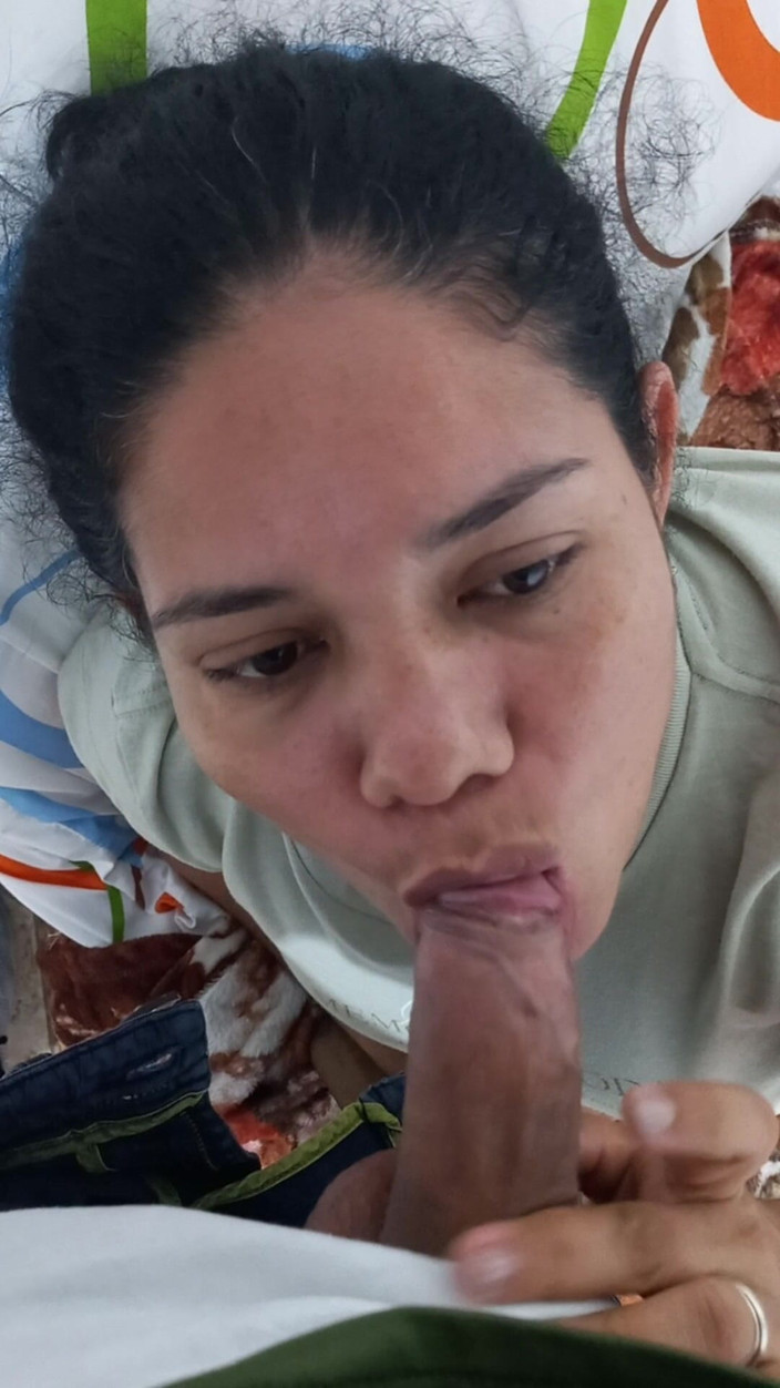 Valkyrie and Luigy Couple: Awek cantik menghisap deepthroat