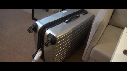 OrangeXXOO: Gadis cantik lagi asik di dalam koper