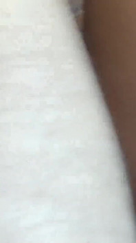 면도한 보지와 금발 머리의 섹시한 속임수 Paige Ashley 섹스하는 동안 쾌락으로 비명을 지르는 것을 즐거림