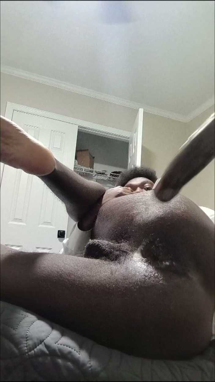 DaBlackFemboy: Profundo bbc dildo Strokes em cremoso femboy buceta
