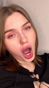 A Girl with a Juicy Ass Cums While at Home Alone