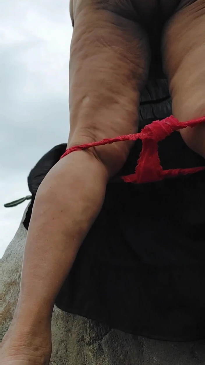 Zilah Luz: Hairy Pussy Peeing Along Side a Busy Road
