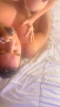 Freaky White cuckold par återvänder för mer bbc