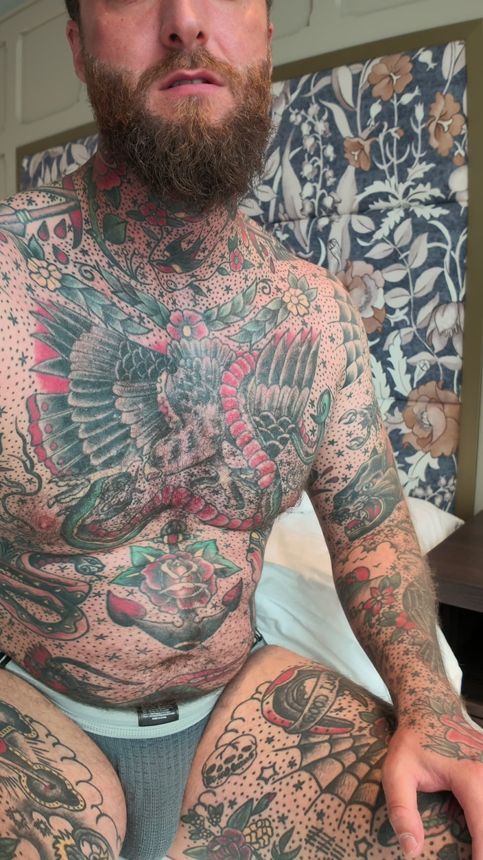 Tattooed Dom: Potetovaný Dom Zadek Uctívání Sólo