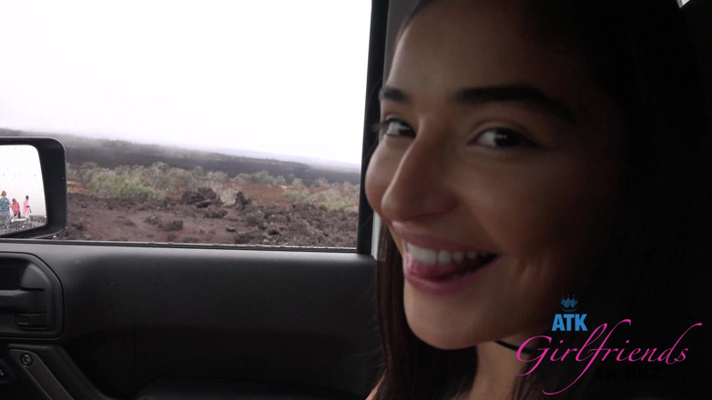 ATK Fans (Girlfriends): อีมิลี่ โชว์เด็ดในรถเล่นกับนมตัวเอง