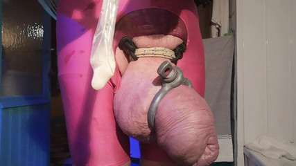 Monster_Meat_: Mit gefüllten kondomen spielen