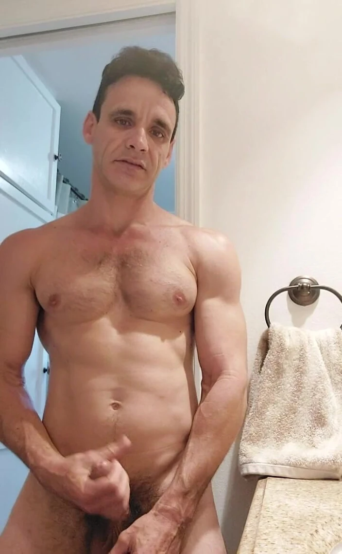 Eden Adonis: Grandes bolas e cabeça bonita