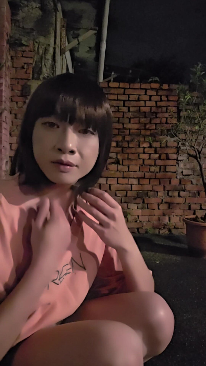 Taiwancdgirl: 擬似少女の廷玄は、透明なガラス棒で屋外で自慰行為をしている