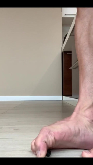 Jasons feet: Minik devden korkuyor