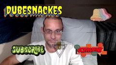 DubeSnackes: Dubesnackes, Masturbation À Minuit Avant De Se Coucher. Allongée Sur Mon...