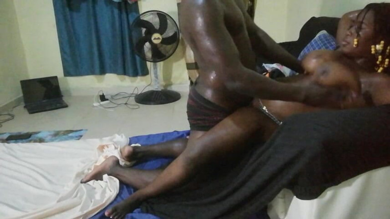 Pornsexlive: 濡れた時、義理の妹