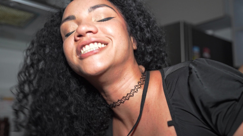 Andromeda Hot: Listrik padam dan saya terangsang, saya meniduri rekan kerja suami...