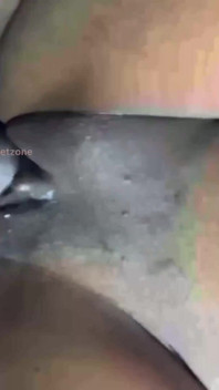 Ebony Babe Daizy Cooper suger och rider en massiv svart kuk
