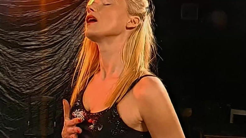 German Hardcore Gangbang GGG: Ggg Джон Томпсон - груповуха втрьох трахається з сексуальними дівчатами, облизуючи і ковтаючи сперму