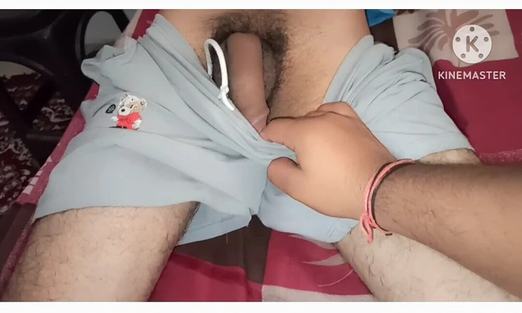 Desi__Panda: 我第一次抚摸我的继兄大鸡巴并给他按摩