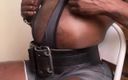 Black smoking muscle stepdad: धूम्रपान मांसपेशियों के स्तन पंप और बड़े तेल से सने बॉडी बिल्डर बट प्रोस्टेट खेल