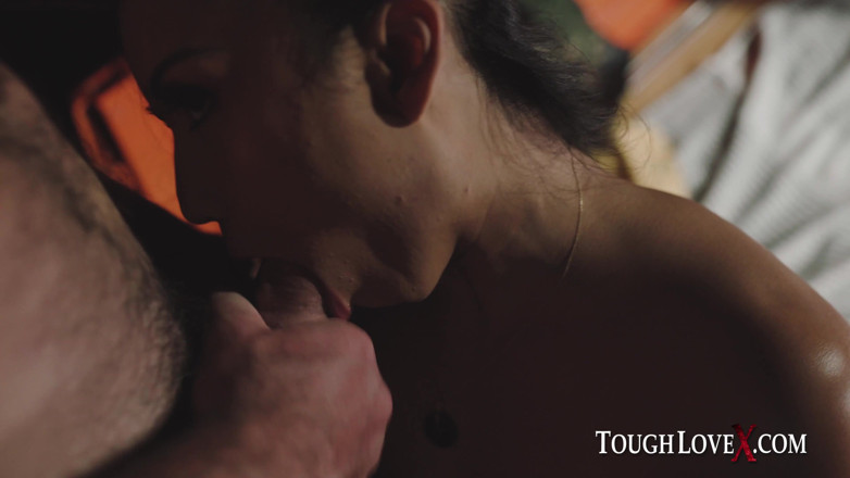 ToughLoveX: Toughlovex zuigen, neuken en truckin met Lana Violet