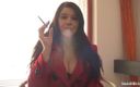Smoke it bitch: Femme rouge, fumeur sexy