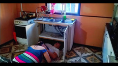 BBW Kelly Mom: 一个饥渴的女人勾引水管工。